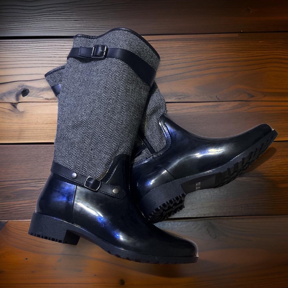 NWOT Cape Robbin Twill Chevron Rain Boots